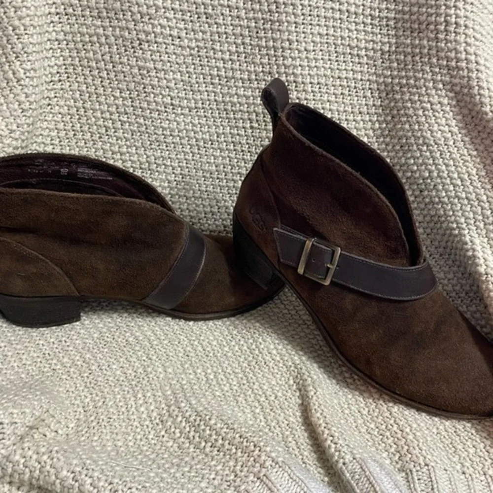UGG gorgeous barely